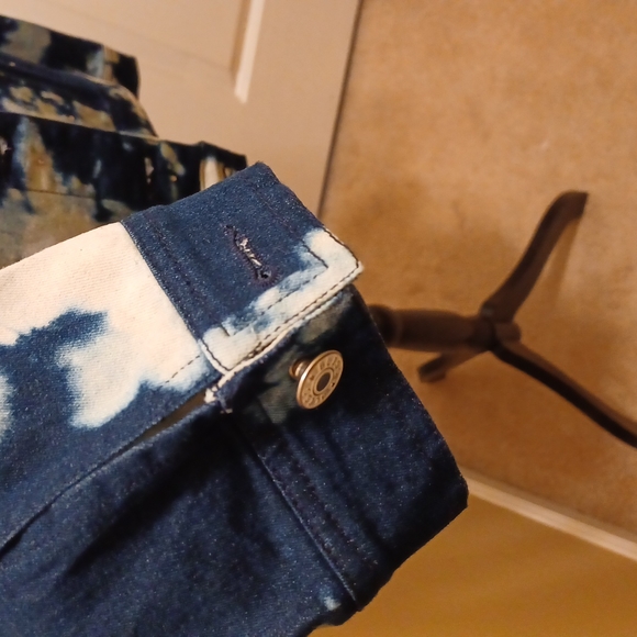 #7B - 👌Tie-dyed-look White/Blue Denim Jean Jacket - sz Large - Picture 7 of 13